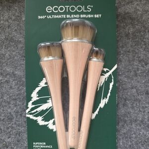 The EcoTools 360° Ultimate Blend Brush Set